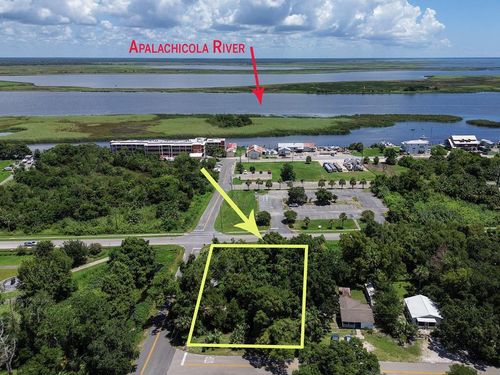 215 4th St, Apalachicola, FL, 32320-1403 | Card Image