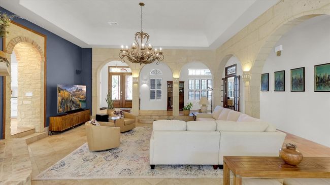 Large central located Living/Family Room | Image 6
