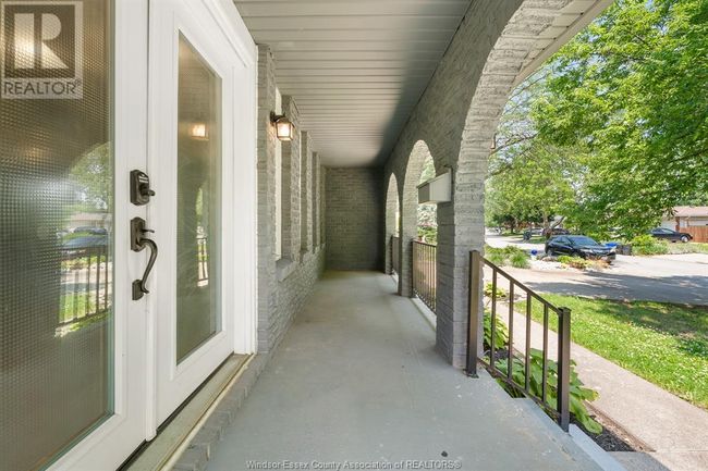 1361 Isabelle Pl, Home with 5 bedrooms, 2 bathrooms and null parking in Windsor ON | Image 7