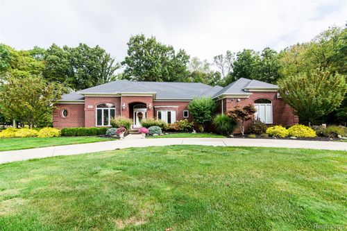 8454 Grays Dr, Grosse Ile, MI, 48138-1593 | Card Image