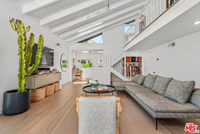 Portola Dr, Beverly Hills, CA 90210
