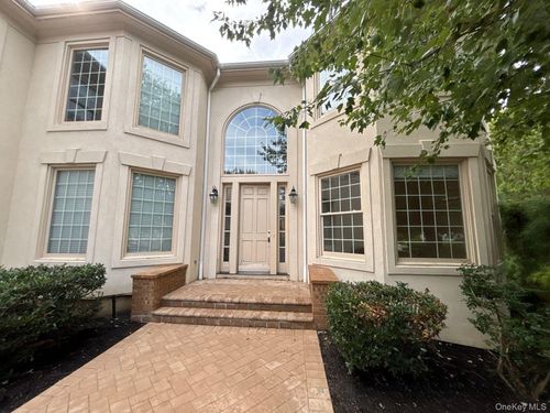 61 Charney Court, North Hempstead, NY, 11030 | Card Image