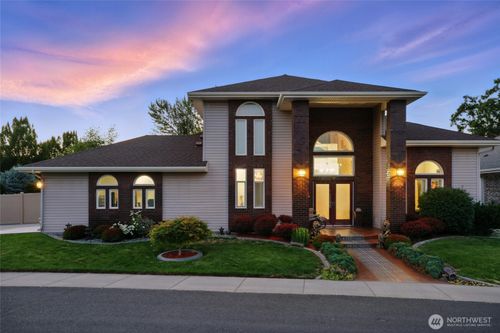 709 Se Songbird Ln, College Place, WA, 99324-2144 | Card Image