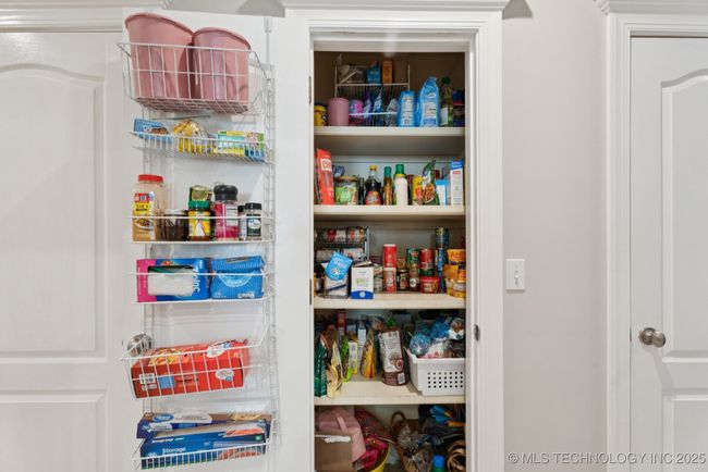Kitchen pantry | Image 21