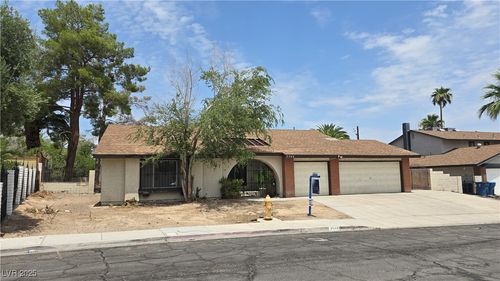 3544 Sandcliff Ln, Las Vegas, NV, 89121-5038 | Card Image