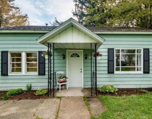 70 Lake St, Grant, MI, 49327-9777 | Card Image