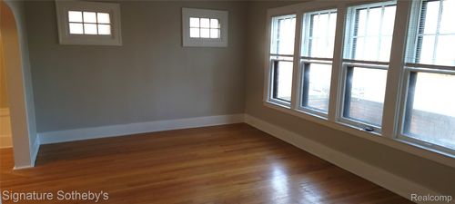 1031 Maryland St, Grosse Pointe Park, MI, 48230-1305 | Card Image