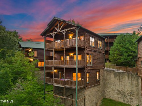 820 Great Smoky Way, Gatlinburg, TN, 37738 | Card Image