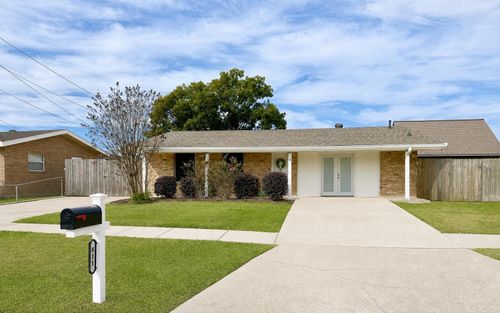 811 Belanger St, Morgan City, LA, 70380-1839 | Card Image