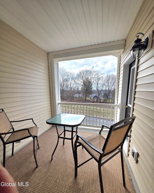 208-208 N Ridge Est, Troy, NY, 12182-1704 | Card Image
