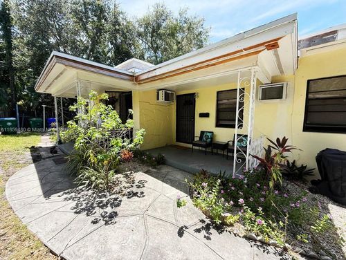 10 Ne 50th Ter, Miami, FL, 33137-2717 | Card Image