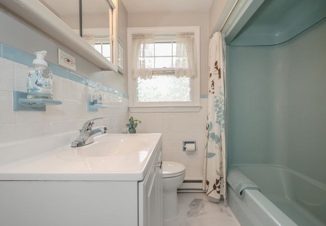 7 Midridge Cir, Condo with 2 bedrooms, 2 bathrooms and null parking in Londonderry NH | Image 18