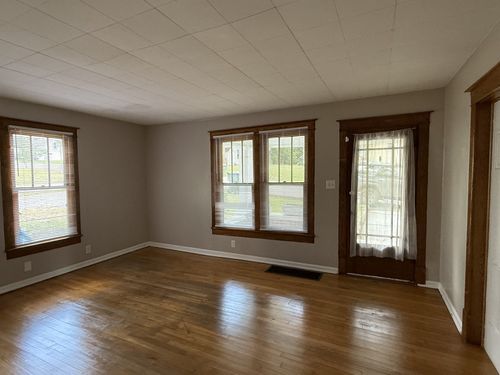 500 Dull St, Dickson, TN, 37055-2424 | Card Image