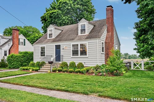 823 Oldfield Rd, Fairfield, CT, 06824-6454 | Card Image