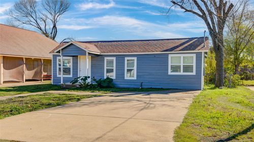 207 E Bernard St, Clute, TX, 77531-4608 | Card Image