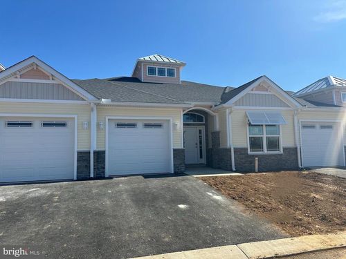 714 Sandalwood Cir, CHAMBERSBURG, PA, 17202-3088 | Card Image