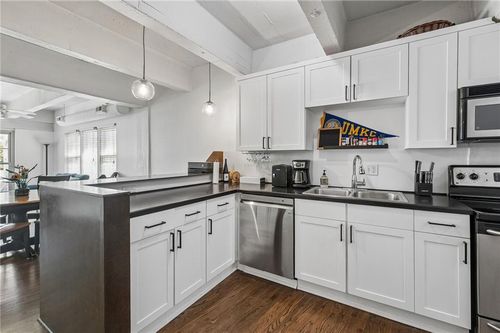 206-3001 Gillham Rd, Kansas City, MO, 64108-3158 | Card Image
