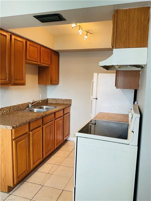 apt-5-2105 Canal St, FORT MYERS, FL, 33901-6148 | Card Image