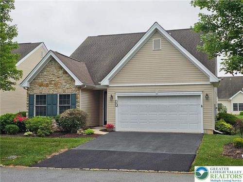 15 Devonshire Dr, Palmer Twp, PA, 18045-2189 | Card Image