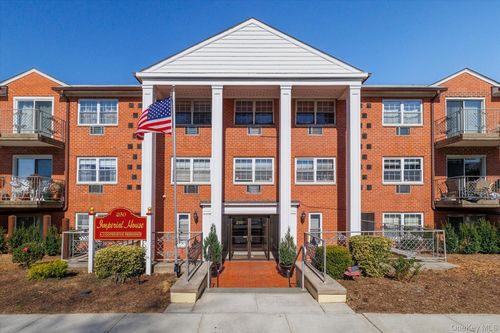 apt-a16-250 N Village Ave, Rockville Centre, NY, 11570-2318 | Card Image