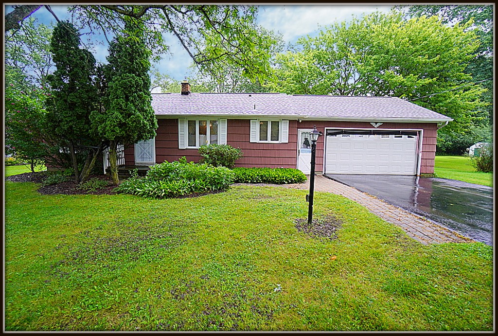 Hessland Ct, Elma, NY 14059