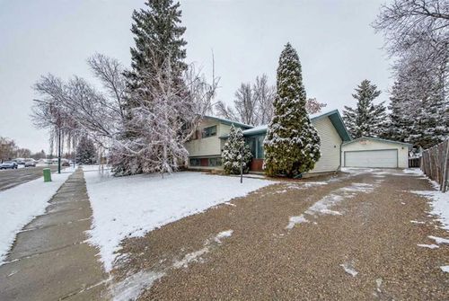 5204 32 Street, Lloydminster, AB, T9V1G2 | Card Image