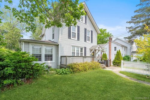 227 N Railroad Ave, Babylon, NY, 11702-2001 | Card Image