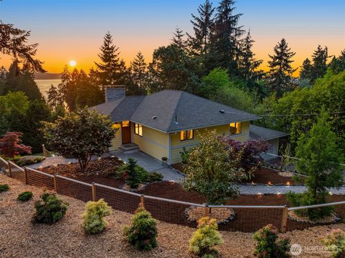 16311 25th Ave Sw, Burien, WA, 98166-2613 | Card Image