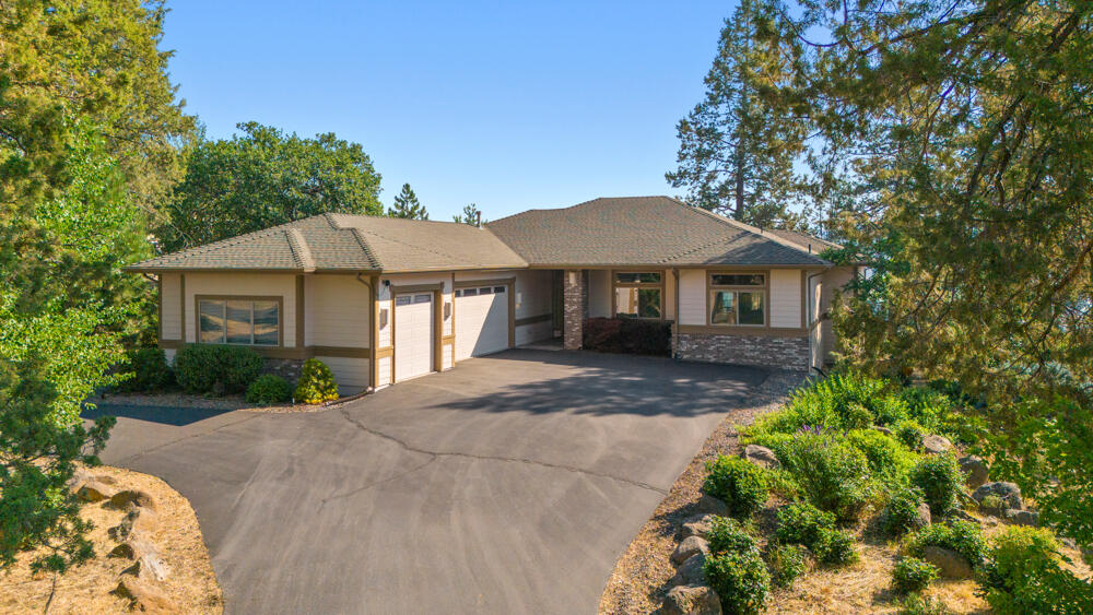 Crossbill Dr, Klamath Falls, OR 97601