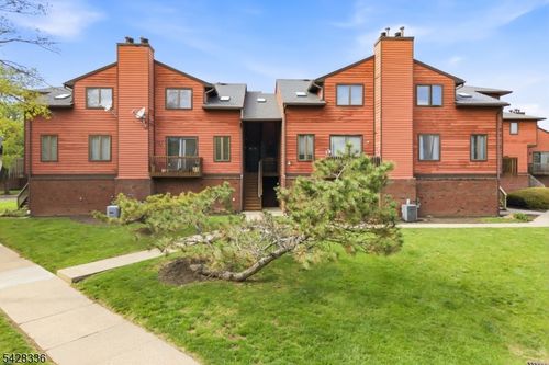 212 Village Cmns, Flemington, NJ, 08822-1733 | Card Image