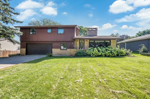 617 Olson Ave, Windom, MN, 56101-1617 | Card Image