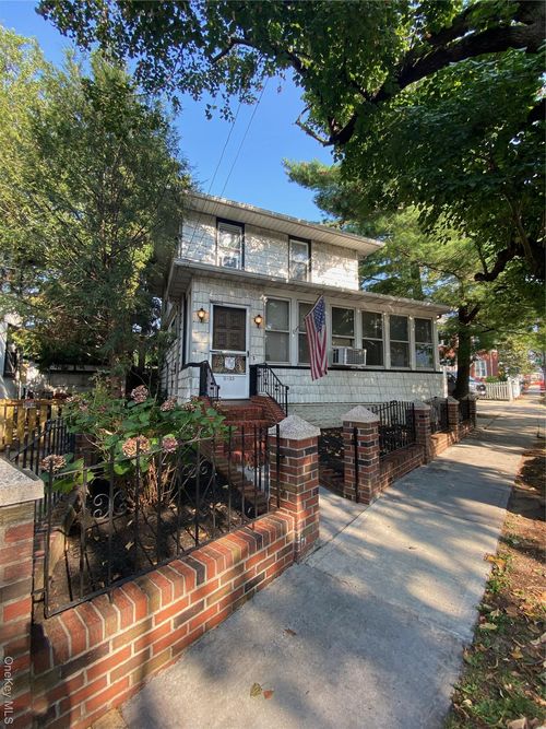 939 College Pl, College Point, NY, 11356-1741 | Card Image