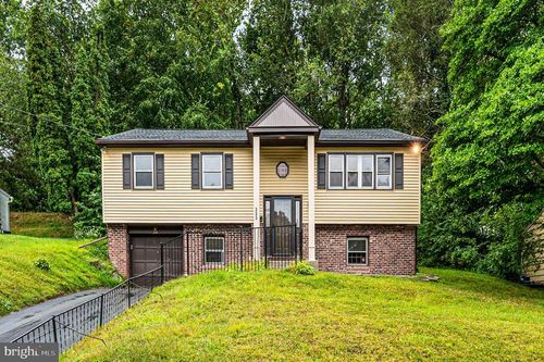 333 Golf Hills Rd, Havertown, PA, 19083-1027 | Card Image