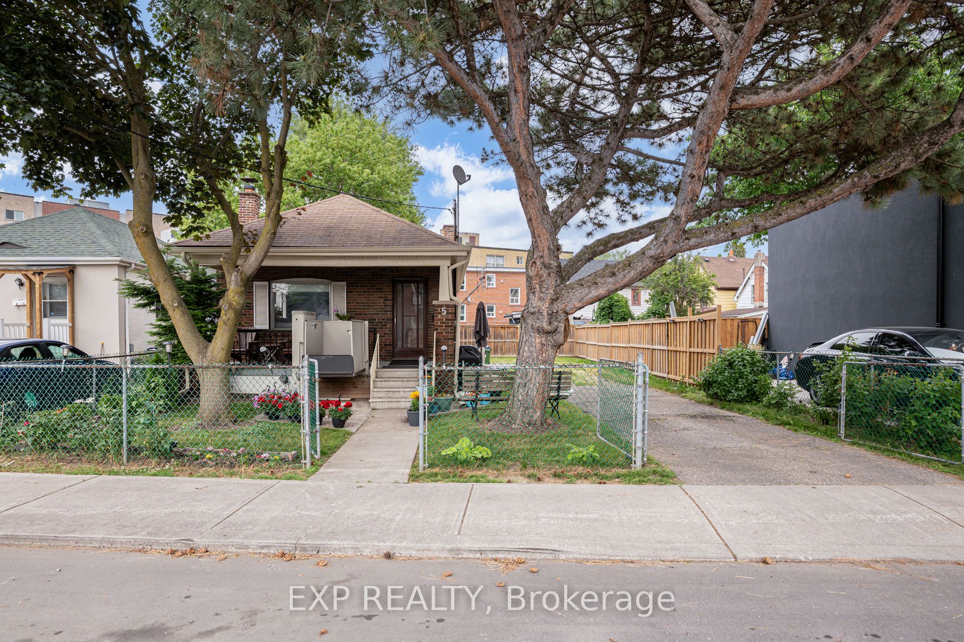 Residential in Toronto W04