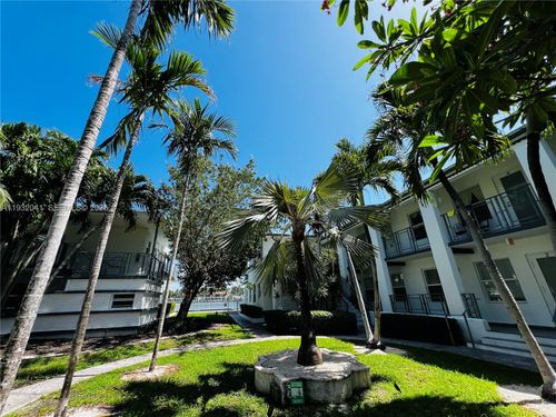 apt-2-946 Bay Dr, Miami Beach, FL, 33141-5648 | Card Image