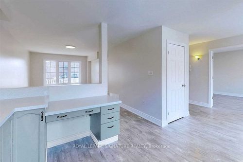 9 Sydenham Wells, Barrie, ON, L4M6R3 | Card Image