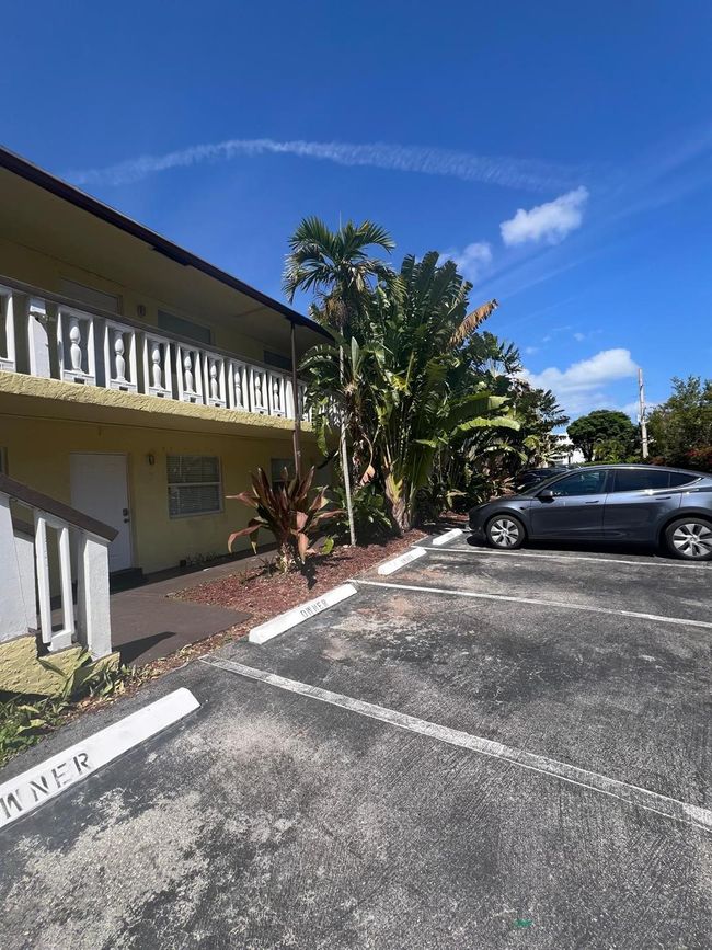 14 - 2741 Ne 8th Ave, Condo with 2 bedrooms, 1 bathrooms and null parking in Wilton Manors FL | Image 17