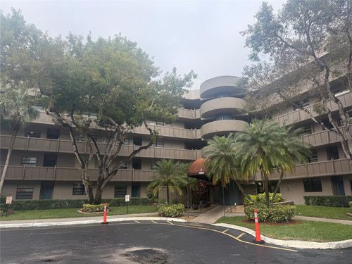 422-1000 Colony Point Cir, Pembroke Pines, FL, 33026-2937 | Card Image