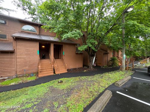 159 Stream Ct, Bushkill, PA, 18324-8715 | Card Image