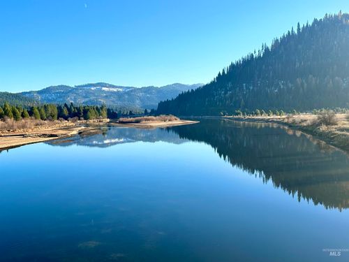 16 Smiths Ferry Dr, Cascade, ID, 83611-5510 | Card Image