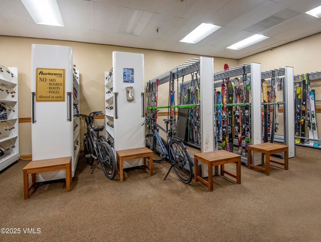 215216 - 684 W Lionshead Cir, Condo with 2 bedrooms, 2 bathrooms and null parking in Vail CO | Image 26
