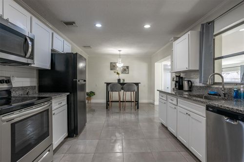 806 Chadsworth Ave, SEFFNER, FL, 33584-4610 | Card Image