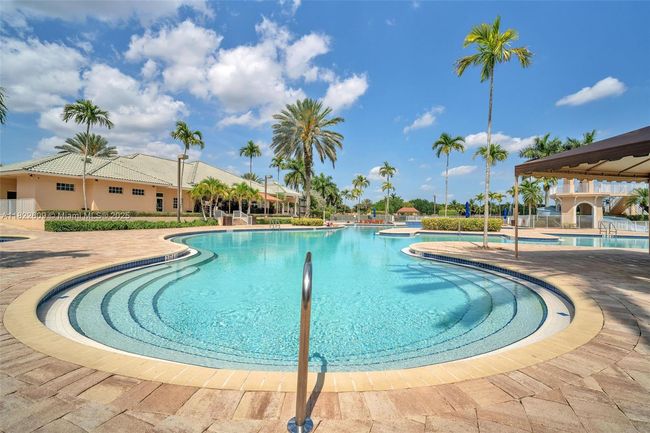 942 Lavender Cir, House other with 4 bedrooms, 3 bathrooms and null parking in Weston FL | Image 62