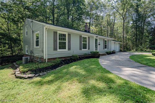 3809 Wiltshire Rd, Chagrin Falls, OH, 44022-1151 | Card Image