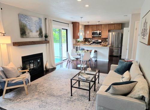 74 Hector Ln, Novato, CA, 94949-6381 | Card Image