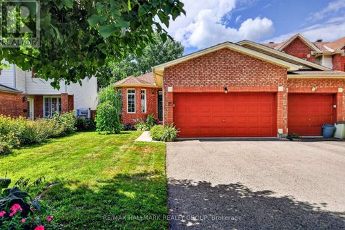 95 College Cir, Ottawa, ON, K1K4R9 | Card Image