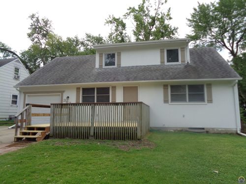 3633 Sw 38th Ter, Topeka, KS, 66610 | Card Image