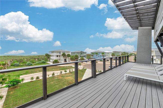 Upper deck. | Image 32