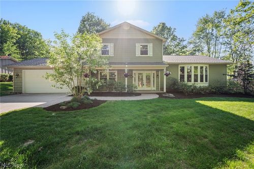 8662 Tanglewood Trl, Chagrin Falls, OH, 44023-5647 | Card Image