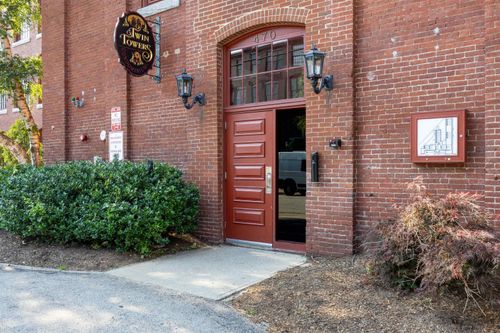 apt-402-470 Silver St, Manchester, NH, 03103-5099 | Card Image